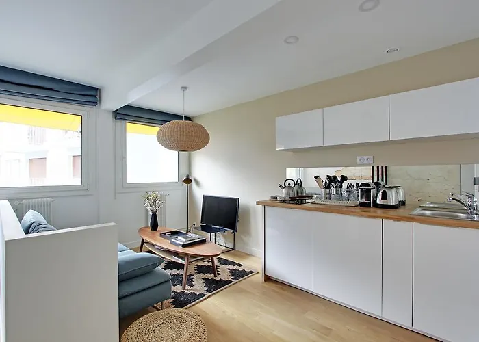 Pick a Flat's Apartment in Eiffel Tower - rue Boulevard de Grenelle Paris